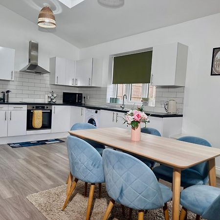 Cosy 1-Bed Flat 30Min To Central London & Parking Zewnętrze zdjęcie