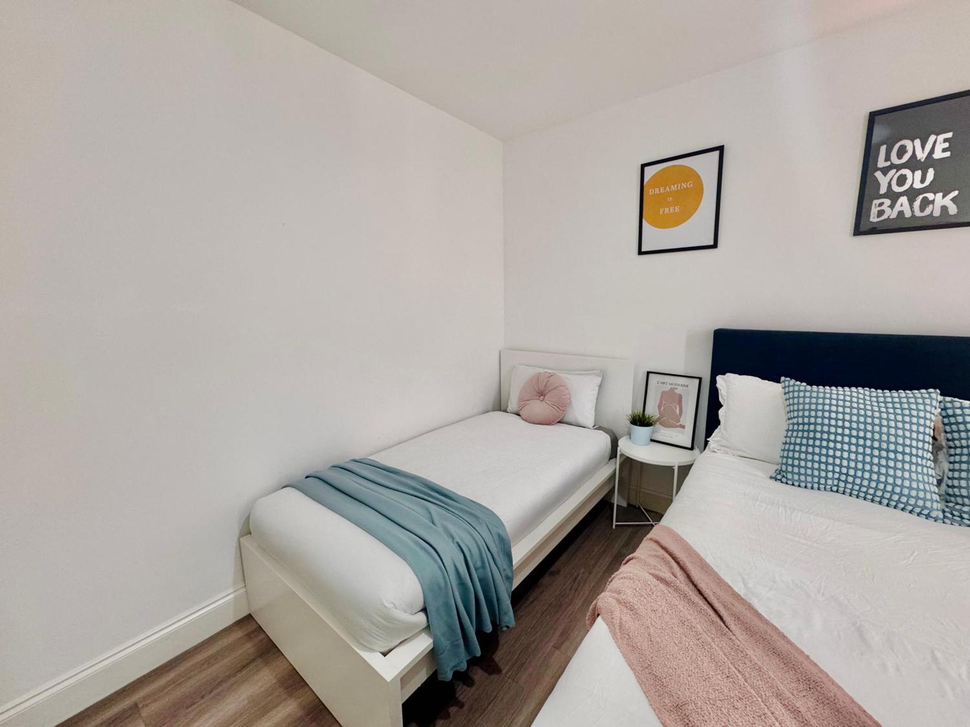 Cosy 1-Bed Flat 30Min To Central London & Parking Zewnętrze zdjęcie