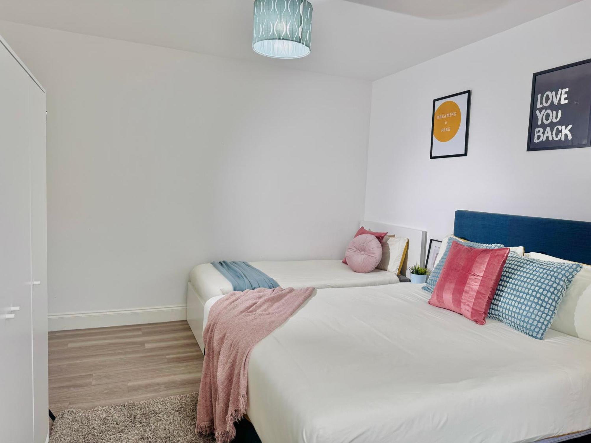 Cosy 1-Bed Flat 30Min To Central London & Parking Zewnętrze zdjęcie