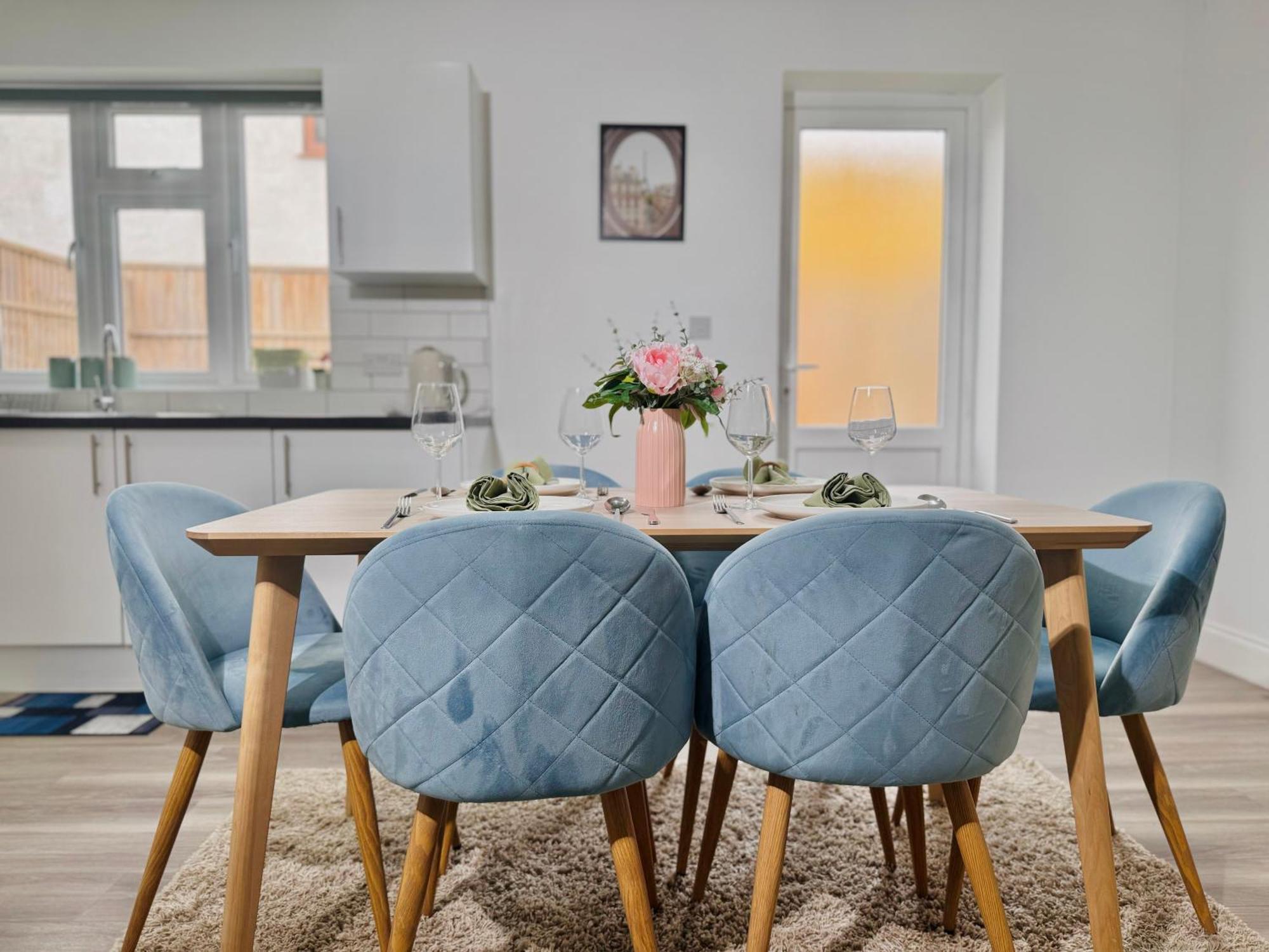 Cosy 1-Bed Flat 30Min To Central London & Parking Zewnętrze zdjęcie