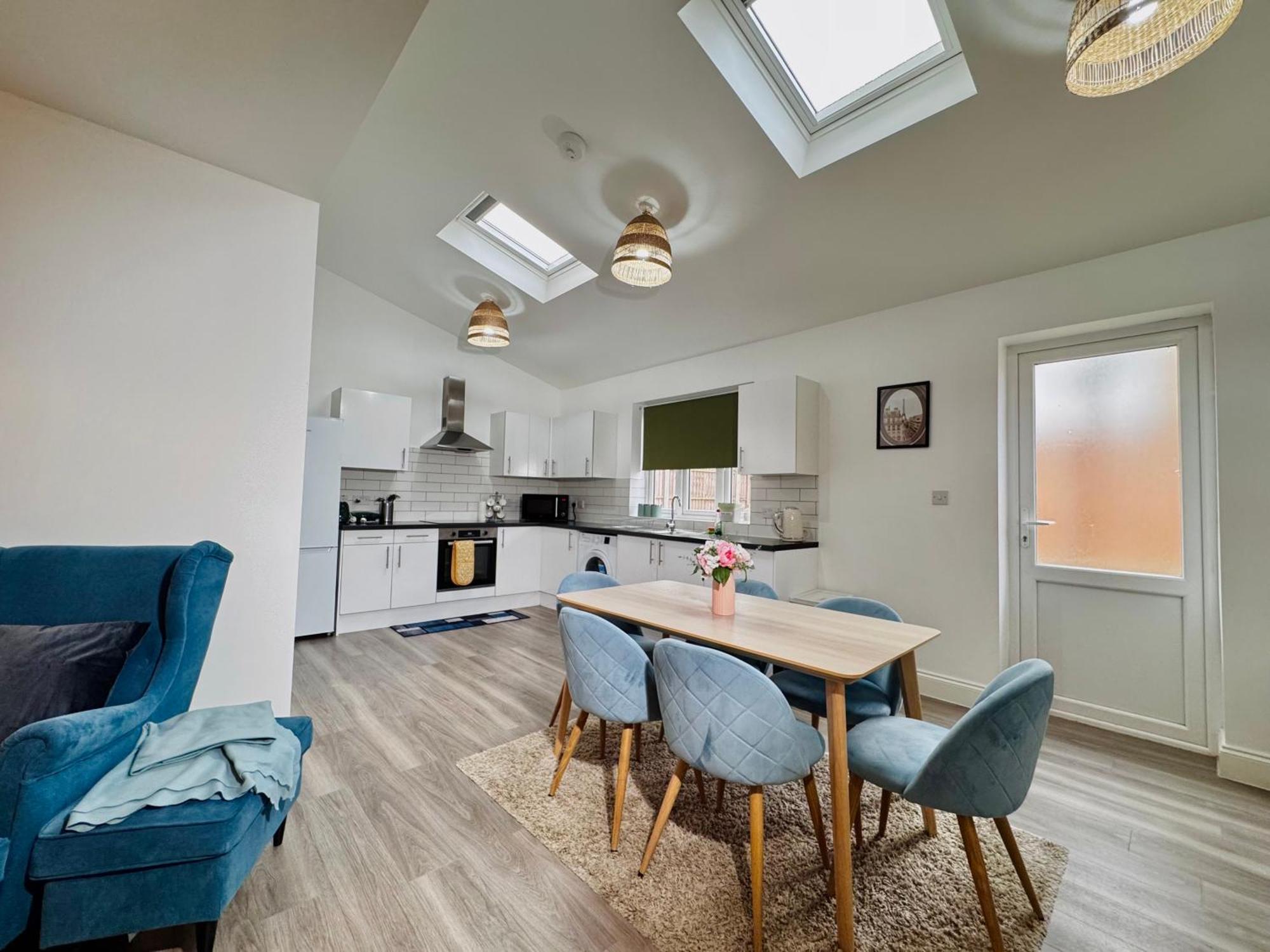 Cosy 1-Bed Flat 30Min To Central London & Parking Zewnętrze zdjęcie